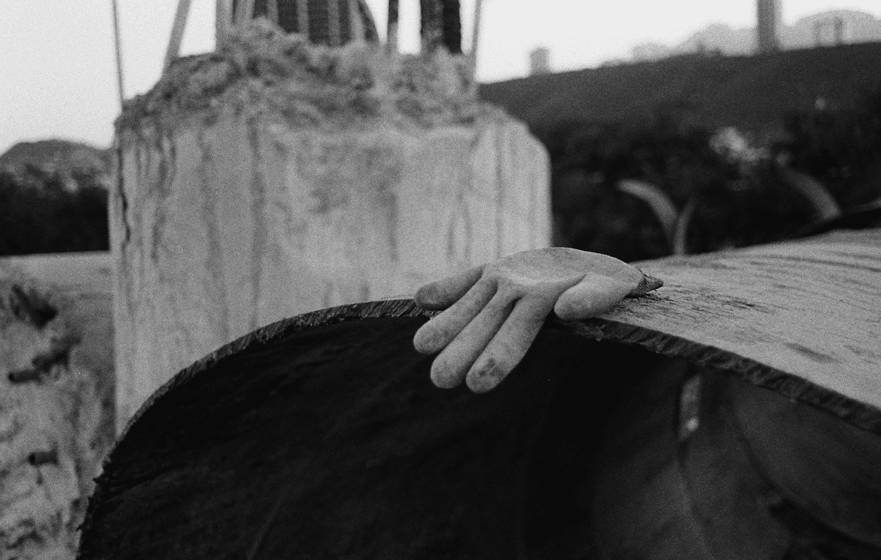 Mano de Monterrey Metálico