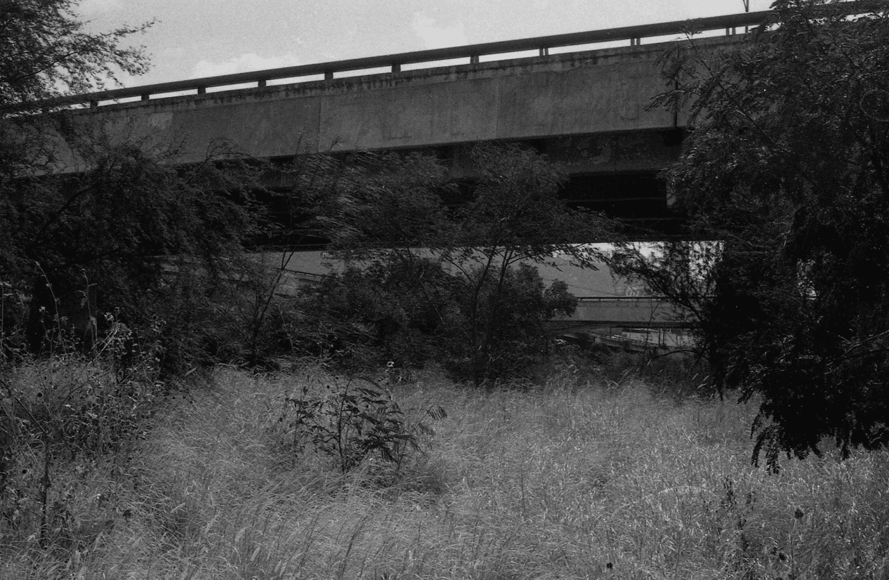 Todo lo que existe, existe entre aguas